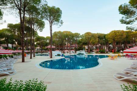 SELECTUM LUXURY RESORT Pools & Beach